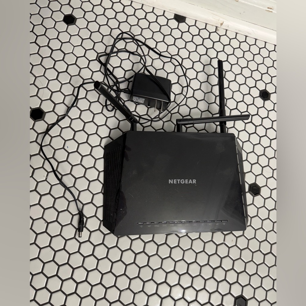 netgear Black Wireless Router with Twin Antennas and Power Adapter ac1750